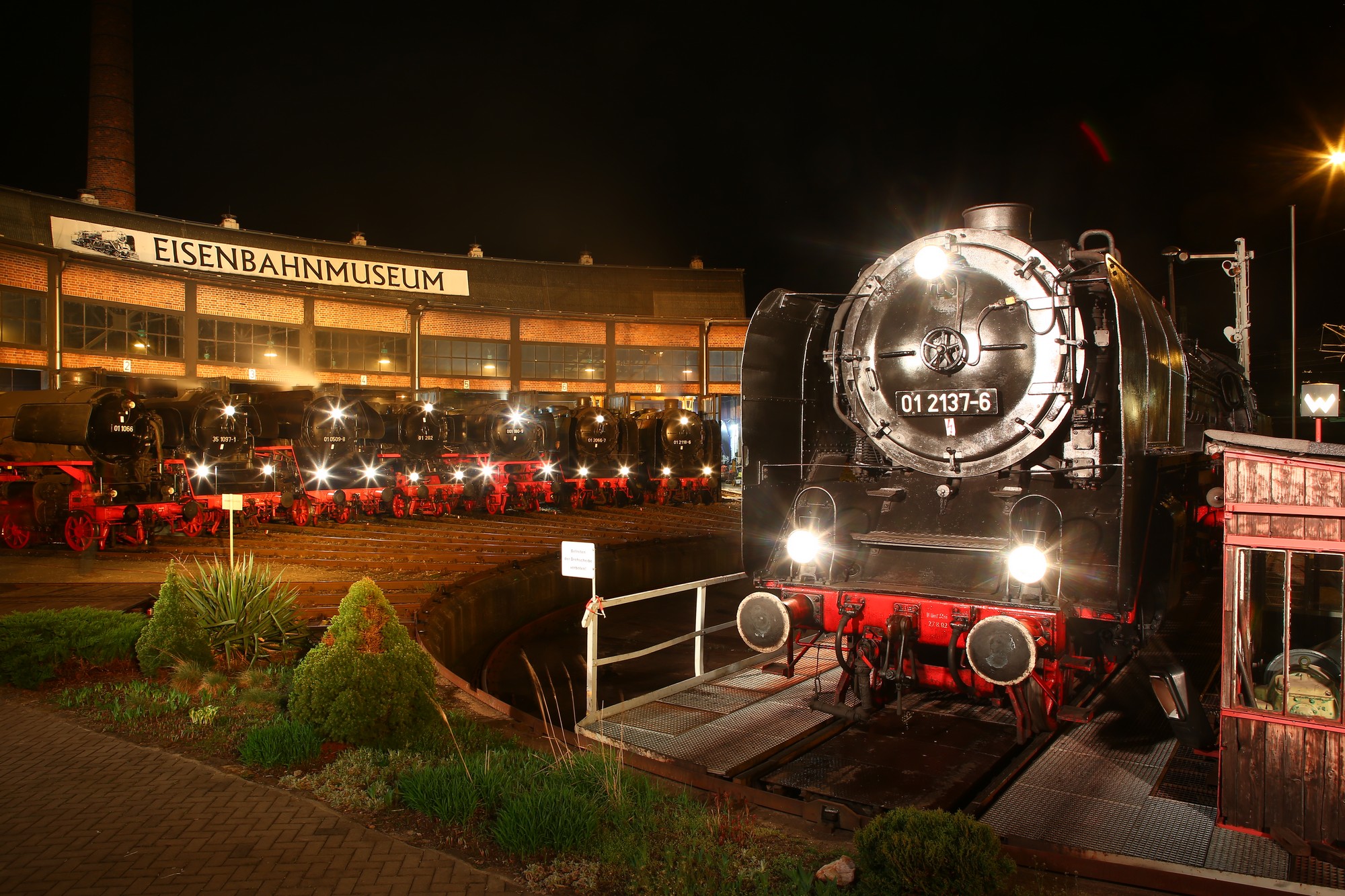 Abend - © Dr. Christof Schröfl Steam locomotive